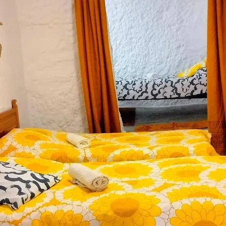 Semesterbostad Casa Cueva Rural Trebola